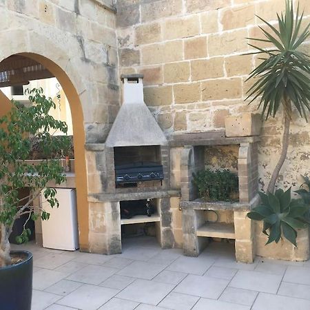 Studio Apartment With Pool In House Of Character. Birkirkara Esterno foto