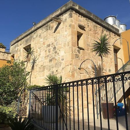 Studio Apartment With Pool In House Of Character. Birkirkara Esterno foto