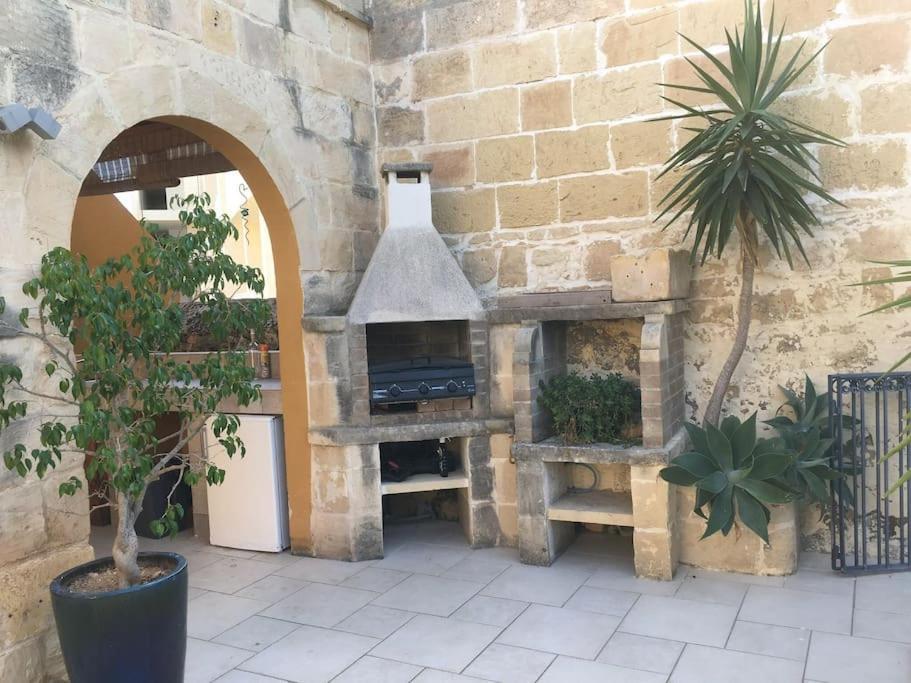 Studio Apartment With Pool In House Of Character. Birkirkara Esterno foto
